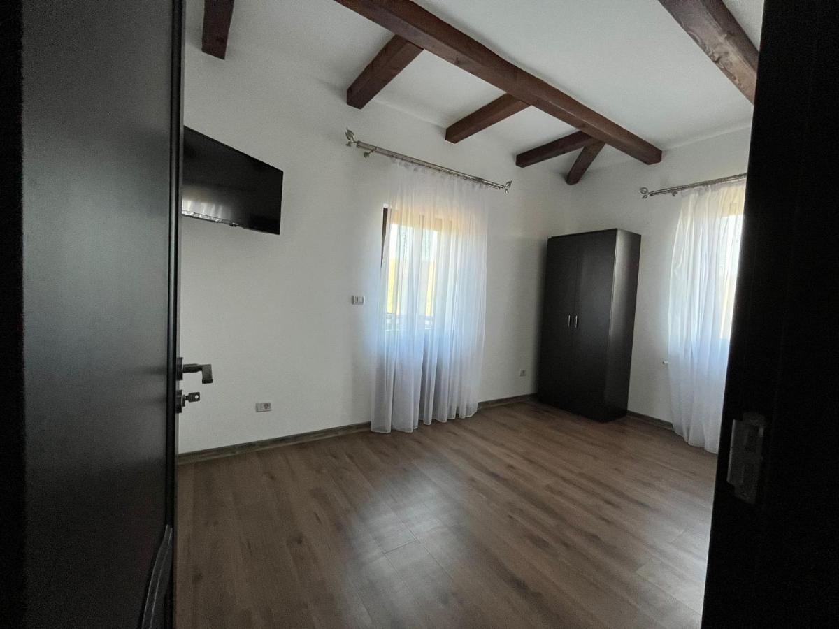 Pensiunea La Conac Birlad ภายนอก รูปภาพ